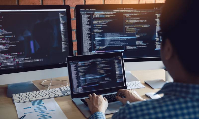 数据科学选型：R与Python如何赋能榆中县网站建设？